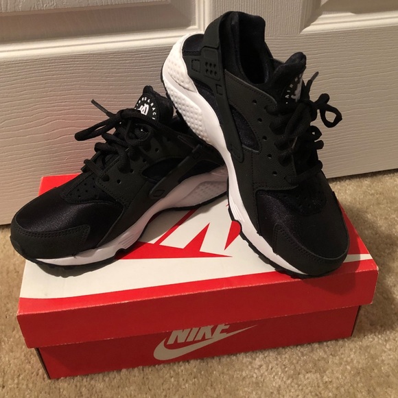 Nike Shoes - Nike Women Air Huarache Run Sneakers